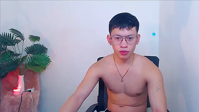 Snapshot of pinkcock_froi2305 chatting on 09-15-25, 04:56 pinkcock froi2305 online show from 09-15-25, 04:56