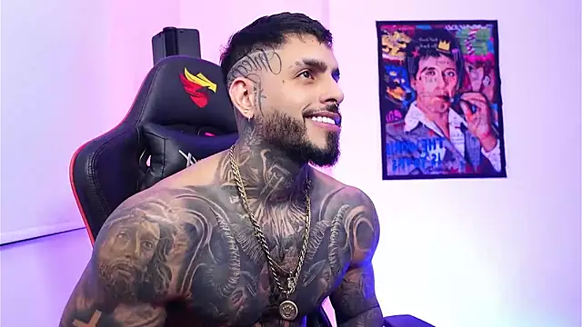 Snapshot of logan_hugh8 chatting on 12-21-25, 06:20 logan hugh8 online show from 12-21-25, 06:20