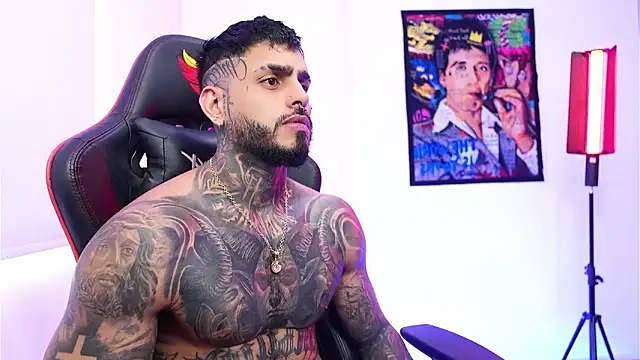 logan hugh8 online show from 12-22-25, 02:47