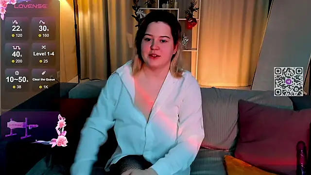 Snapshot of HelenHartt chatting on 12-04-25, 01:48 HelenHartt online show from 12-04-25, 01:48