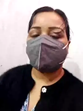 Snapshot of liza-212 chatting on 11-29-25, 10:29 liza-212 online show from 11-29-25, 10:29