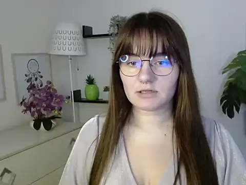 Julie Diamond online show from 11-18-25, 02:43