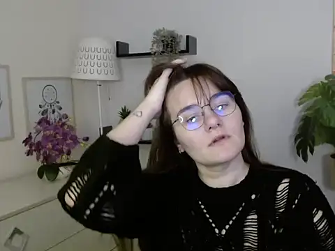 Julie Diamond online show from 12-16-25, 05:07