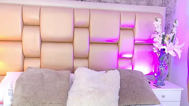 AngelaRoberts online show from 04-04-26, 07:44