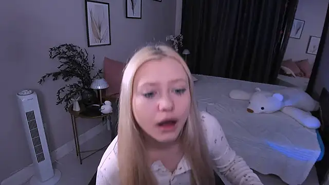 Millie Vanillies online show from 09-15-25, 02:17