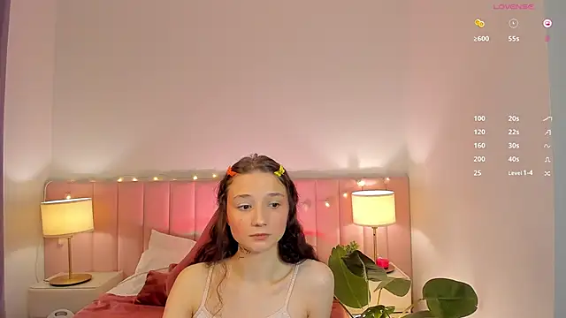 Snapshot of MilliMouse chatting on 09-23-25, 10:35 MilliMouse online show from 09-23-25, 10:35