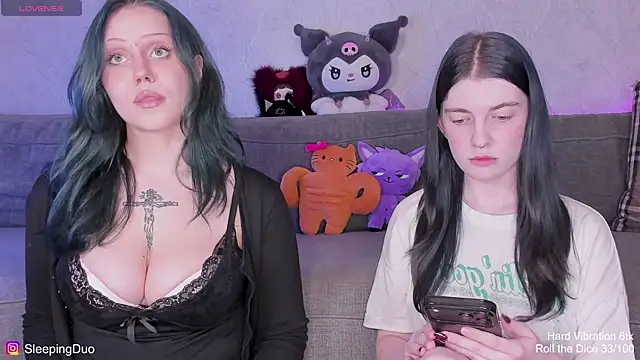 Snapshot of Threesomebabes chatting on 07-10-26, 02:52 Threesomebabes online show from 07-10-26, 02:52