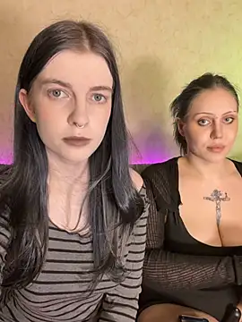 Snapshot of Threesomebabes chatting on 07-24-26, 06:17 Threesomebabes online show from 07-24-26, 06:17