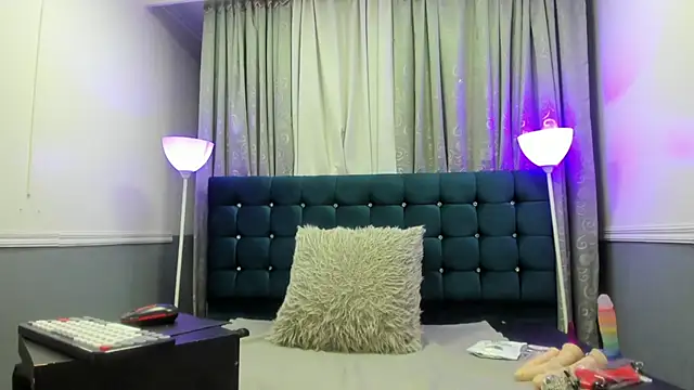 Oriana Jhonson online show from 07-15-26, 12:49