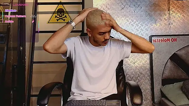 Snapshot of MarcusRain_ chatting on 10-06-25, 03:37 MarcusRain online show from 10-06-25, 03:37