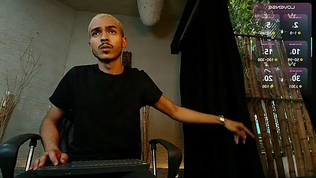 Snapshot of MarcusRain_ chatting on 10-15-25, 07:25 MarcusRain online show from 10-15-25, 07:25