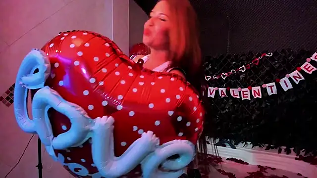 Snapshot of becca_scotts chatting on 09-21-25, 01:29 becca scotts online show from 09-21-25, 01:29