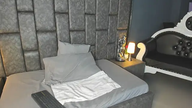 Snapshot of becca_scotts chatting on 10-15-25, 12:05 becca scotts online show from 10-15-25, 12:05