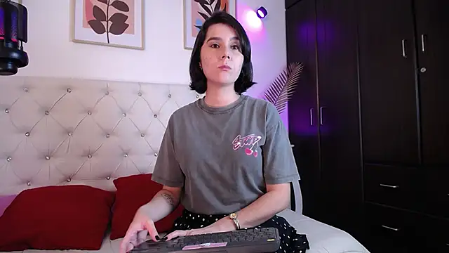 barbyehot online show from 12-14-25, 01:33