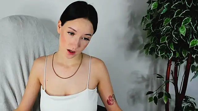 Snapshot of EileenMoores chatting on 09-20-25, 06:36 EileenMoores online show from 09-20-25, 06:36