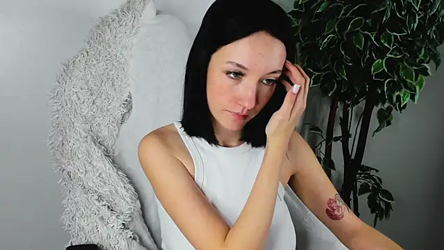 Snapshot of EileenMoores chatting on 10-04-25, 08:12 EileenMoores online show from 10-04-25, 08:12