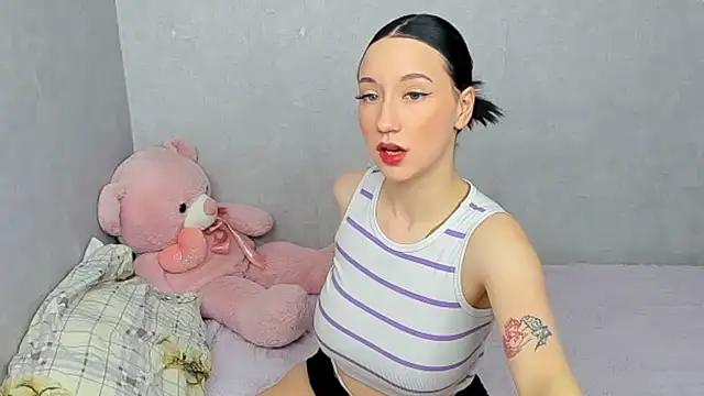 Snapshot of EileenMoores chatting on 03-05-26, 01:51 EileenMoores online show from 03-05-26, 01:51