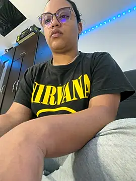 Snapshot of angels_evil chatting on 11-25-25, 08:03 angels evil online show from 11-25-25, 08:03