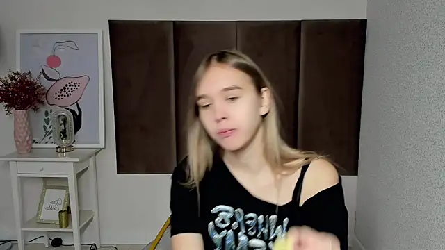 Snapshot of Vel1ka chatting on 10-18-25, 04:15 Vel1ka online show from 10-18-25, 04:15