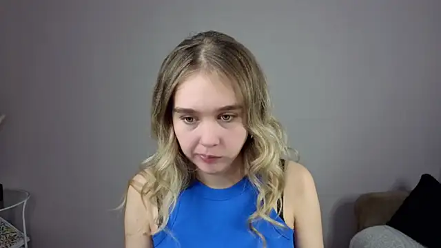 Snapshot of Vel1ka chatting on 11-17-25, 12:44 Vel1ka online show from 11-17-25, 12:44