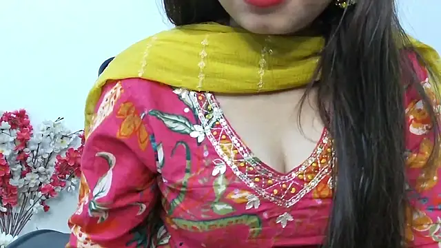 Snapshot of ruby100 chatting on 11-14-25, 09:41 ruby100 online show from 11-14-25, 09:41