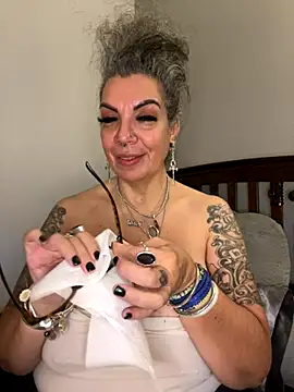 dieseldame1313 online show from 11-03-25, 09:54