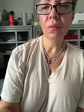 dieseldame1313 online show from 02-06-26, 04:10