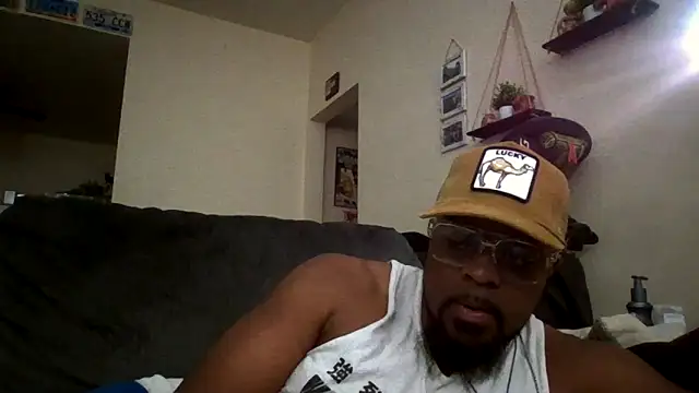 Snapshot of Str8ishVegasGuy chatting on 10-17-25, 07:22 Str8ishVegasGuy online show from 10-17-25, 07:22