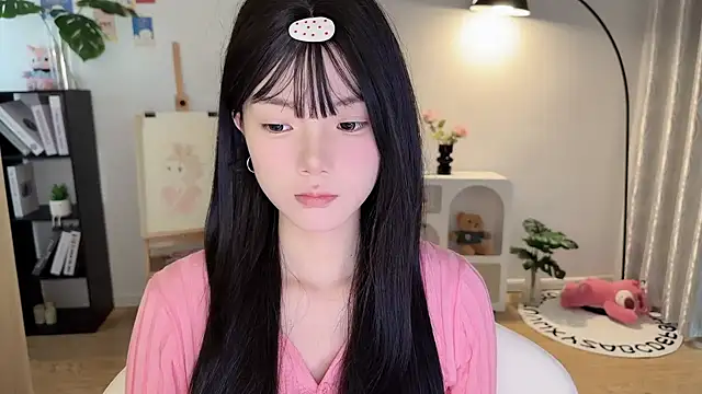 Snapshot of Momo-xx chatting on 10-06-25, 12:19 Momo-xx online show from 10-06-25, 12:19