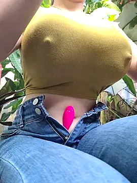 Snapshot of Kiki-vivi chatting on 09-20-25, 01:06 Kiki-vivi online show from 09-20-25, 01:06