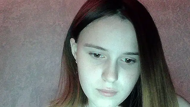 SweetLoraa online show from 10-31-25, 03:57