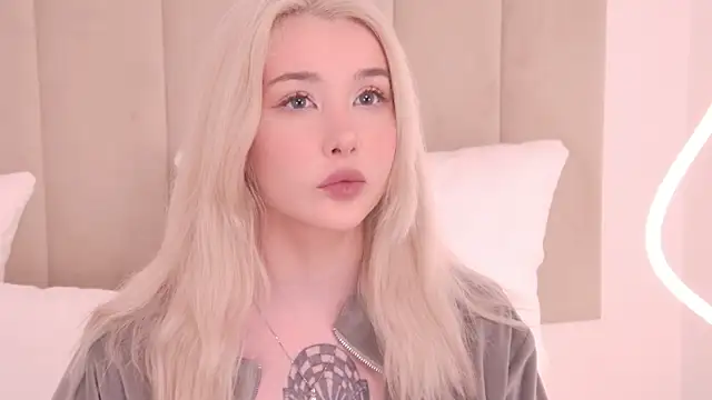 Snapshot of Nesolla chatting on 06-01-26, 11:12 Nesolla online show from 06-01-26, 11:12