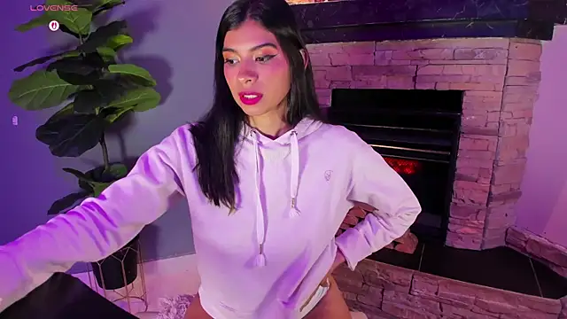 Lola Pierce online show from 10-22-25, 12:05