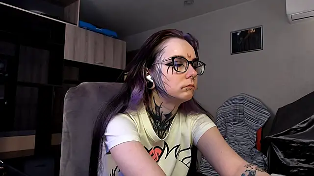 Snapshot of HighelikeGirl chatting on 09-22-25, 08:05 HighelikeGirl online show from 09-22-25, 08:05