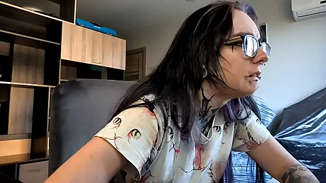 Snapshot of HighelikeGirl chatting on 09-23-25, 02:09 HighelikeGirl online show from 09-23-25, 02:09