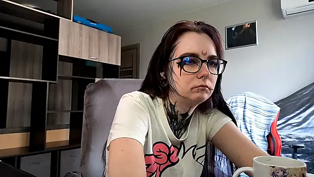 Snapshot of HighelikeGirl chatting on 09-26-25, 07:23 HighelikeGirl online show from 09-26-25, 07:23