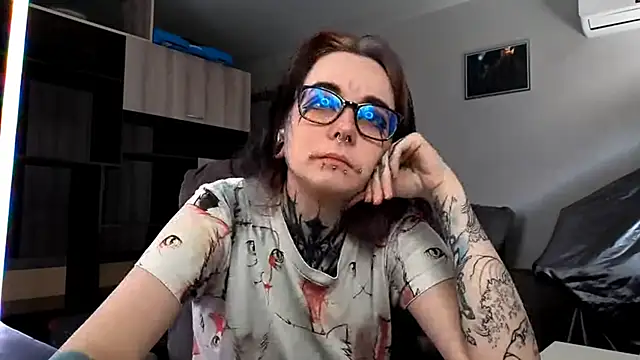 Snapshot of HighelikeGirl chatting on 10-02-25, 08:32 HighelikeGirl online show from 10-02-25, 08:32