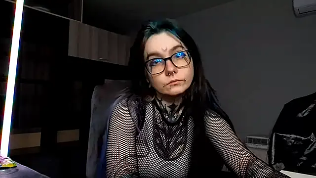 Snapshot of HighelikeGirl chatting on 10-19-25, 11:00 HighelikeGirl online show from 10-19-25, 11:00