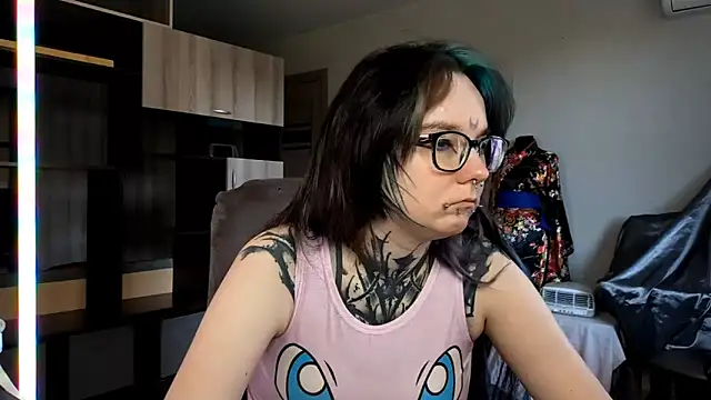 Snapshot of HighelikeGirl chatting on 10-22-25, 07:19 HighelikeGirl online show from 10-22-25, 07:19