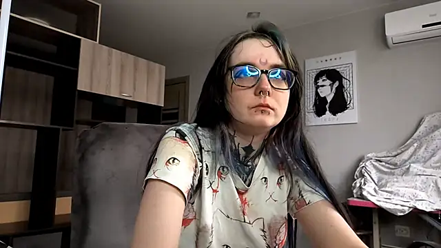 Snapshot of HighelikeGirl chatting on 11-06-25, 07:09 HighelikeGirl online show from 11-06-25, 07:09