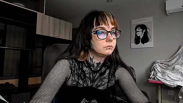 Snapshot of HighelikeGirl chatting on 11-10-25, 07:18 HighelikeGirl online show from 11-10-25, 07:18