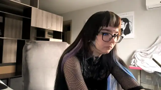 Snapshot of HighelikeGirl chatting on 11-12-25, 06:58 HighelikeGirl online show from 11-12-25, 06:58