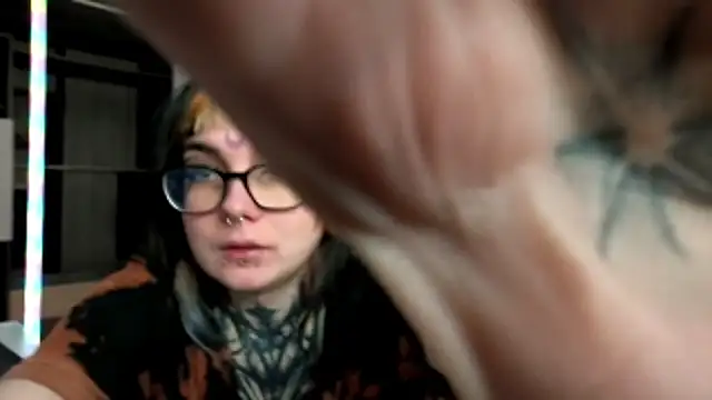 Snapshot of HighelikeGirl chatting on 11-16-25, 07:03 HighelikeGirl online show from 11-16-25, 07:03