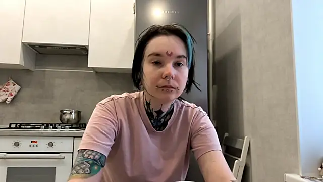 Snapshot of HighelikeGirl chatting on 02-17-26, 06:10 HighelikeGirl online show from 02-17-26, 06:10