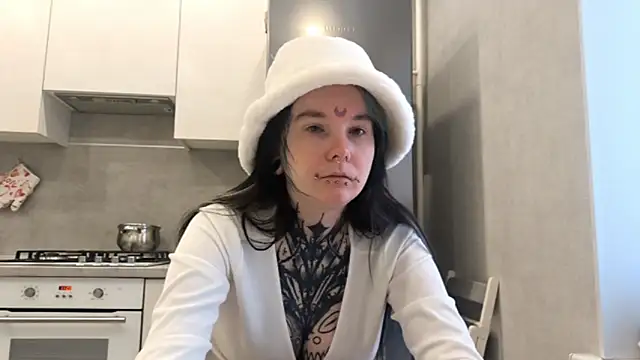 Snapshot of HighelikeGirl chatting on 02-19-26, 06:20 HighelikeGirl online show from 02-19-26, 06:20