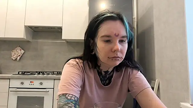 Snapshot of HighelikeGirl chatting on 02-20-26, 06:10 HighelikeGirl online show from 02-20-26, 06:10