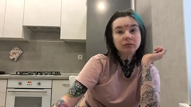 Snapshot of HighelikeGirl chatting on 02-24-26, 04:10 HighelikeGirl online show from 02-24-26, 04:10