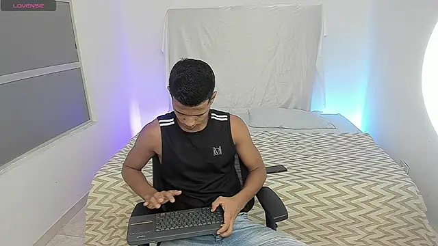 Snapshot of KingStark_ chatting on 09-27-25, 11:15 KingStark online show from 09-27-25, 11:15