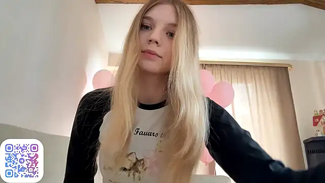 Snapshot of FruityXo chatting on 09-21-25, 10:17 FruityXo online show from 09-21-25, 10:17