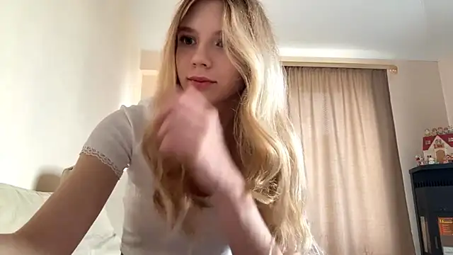 Snapshot of FruityXo chatting on 10-05-25, 10:57 FruityXo online show from 10-05-25, 10:57